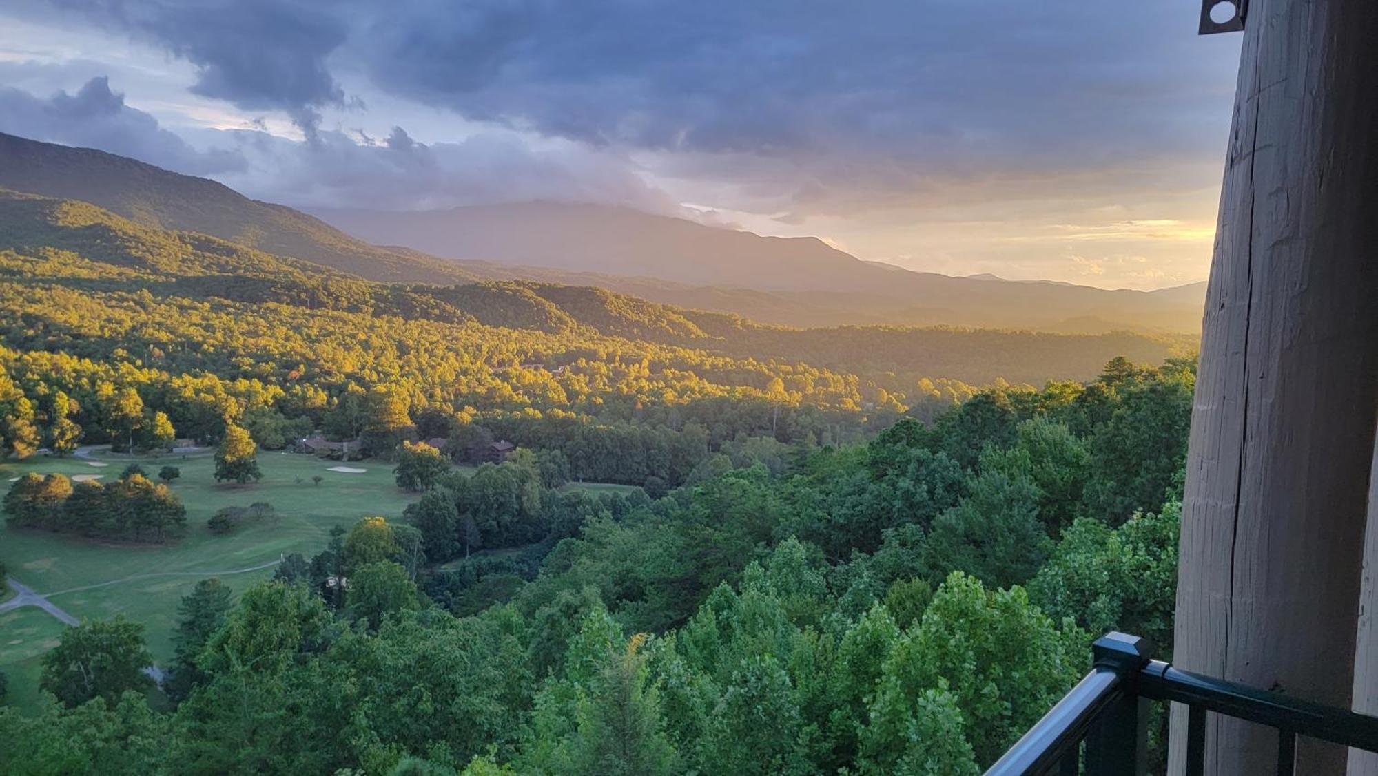 Apartmán Stairway To Heaven, Breathtaking Mtn Views Indoor Pool & Hot Tub Gatlinburg Exteriér fotografie